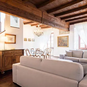 palazzo-del-pero-luxury-attic.it-lombardy.com/